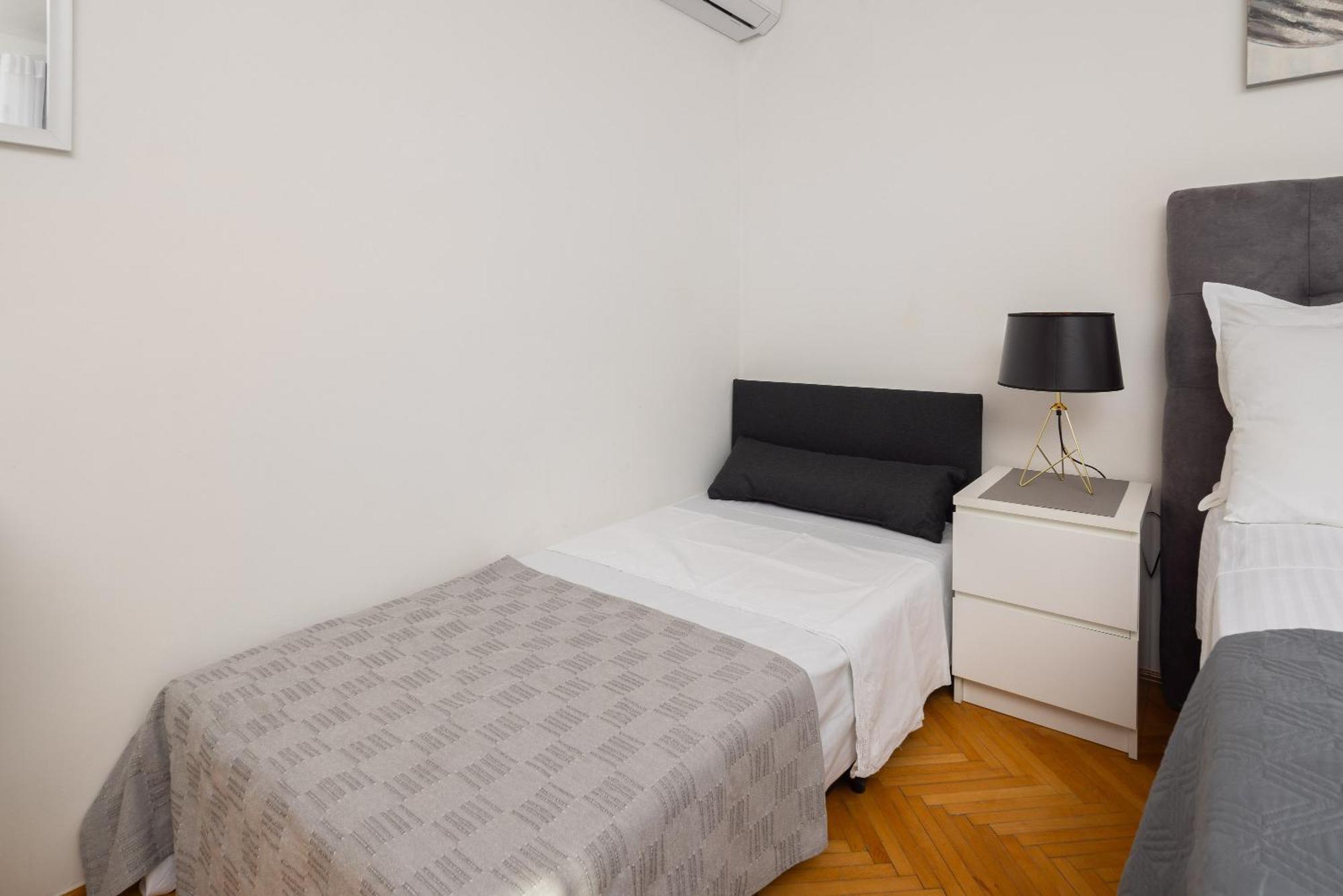 Seaside Apartment Blue Дуги Рат Екстериор снимка